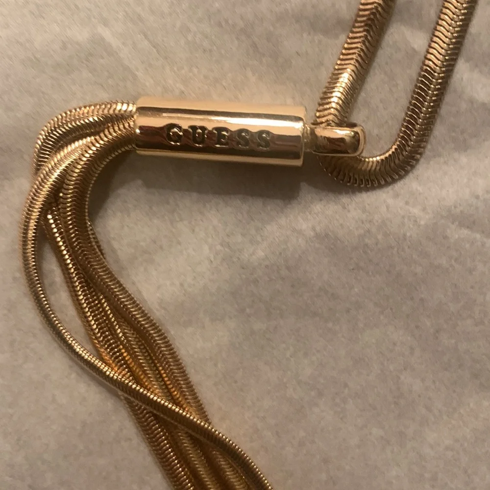 Guess necklace goldtone necklace - Picture 5 of 10